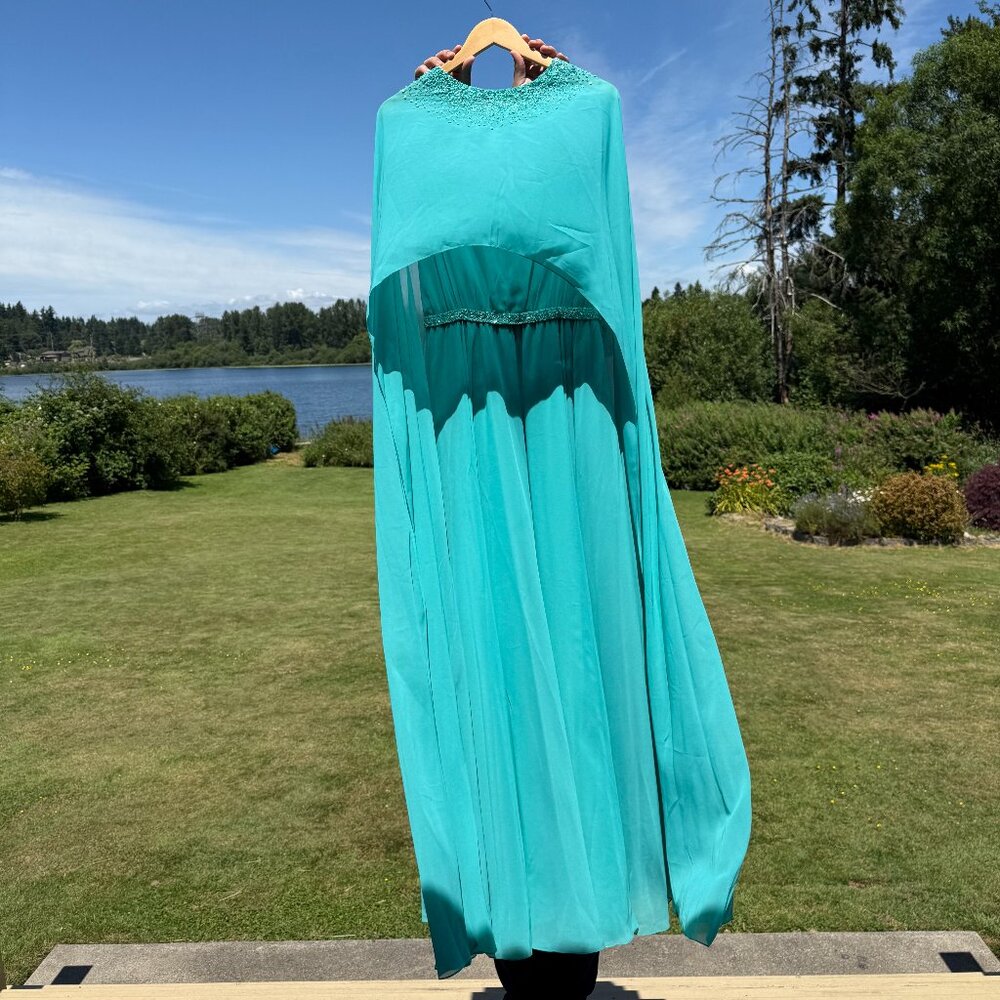 Sachin + Babi Lavina Gown, NYT Size 12. Elegant Beaded gown with removable cape